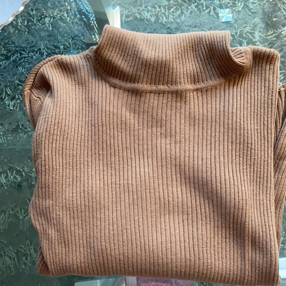 Mac & Jac Brown turtleneck - Picture 3 of 3